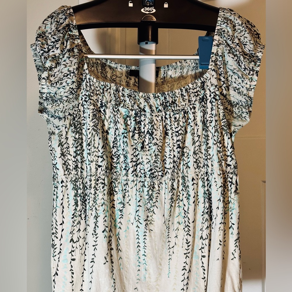 Calvin Klein top, Size XL, short sleeves, elastic neckline